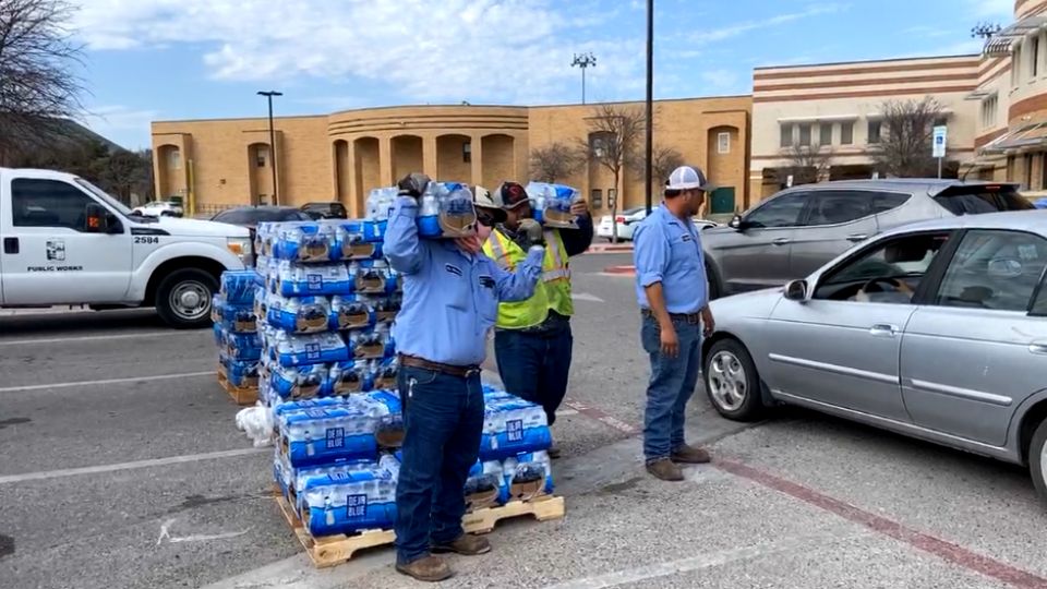 Los suministros de agua embotellada se han agotado