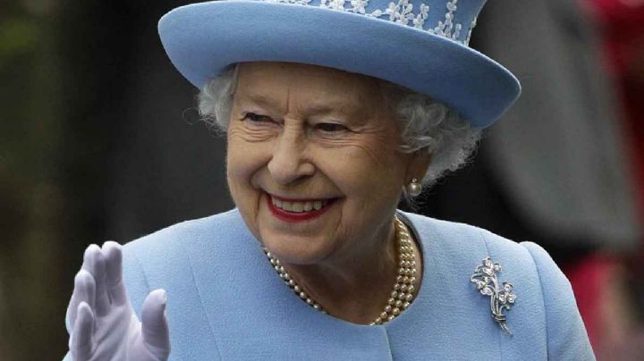 Reina Isabel II cancela reuniones en línea por convalecencia de covid-19