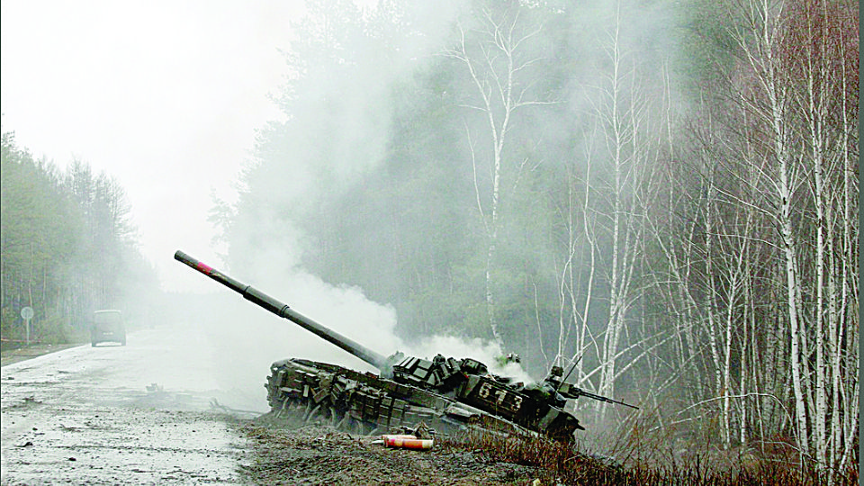 Un tanque ruso destruido por las fuerzas de Ucrania en la región de Lugansk.