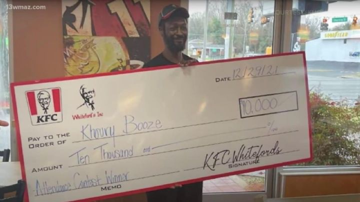 Por ser puntual recibe un premio de 10 mil dólares en su trabajo de KFC