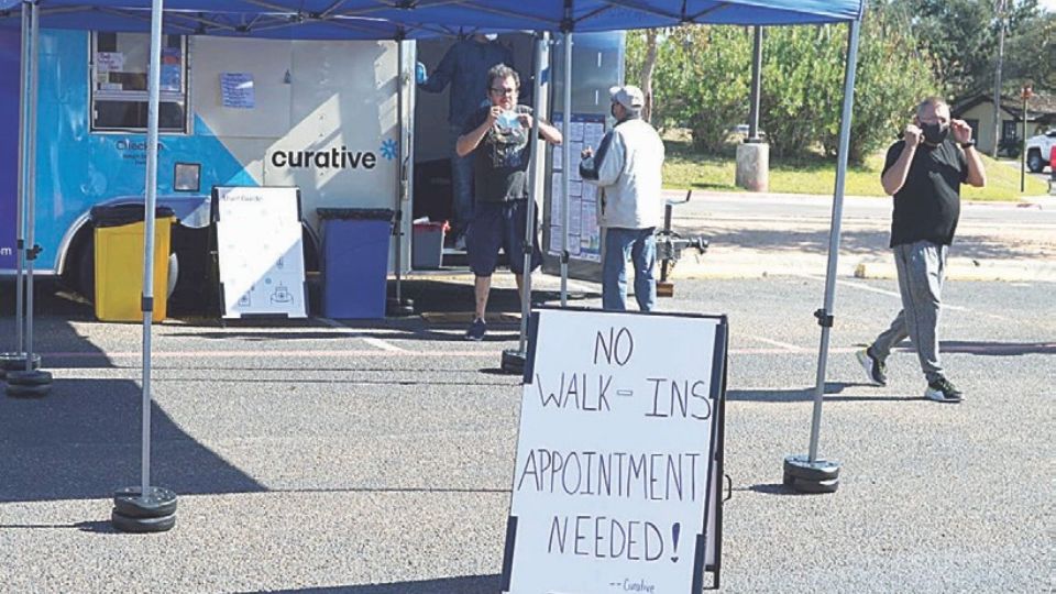 Hay un kiosko instalado para recibir a las personas de lunes a domingo de 8:00 de la mañana a 6:00 de la tarde