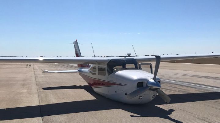 Avioneta aterriza "de panzaso" en aeropuerto de Laredo Texas