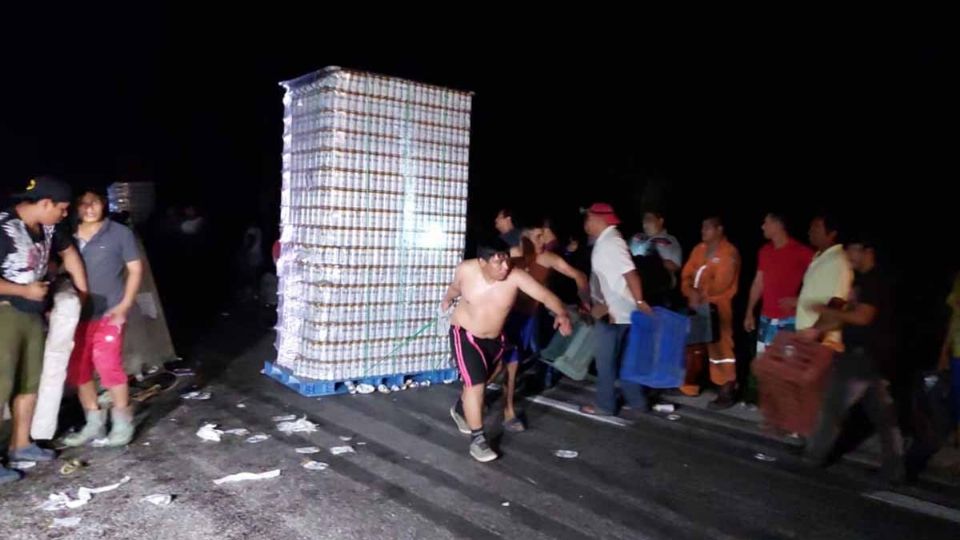 En mmintos vaciaron un tráiler complleto