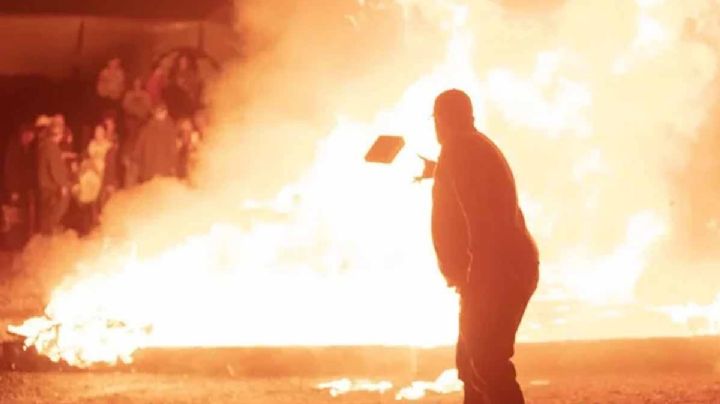 VIDEO: Pastor quema libros de 'Crepúsculo' y 'Harry Potter': es brujería, dice