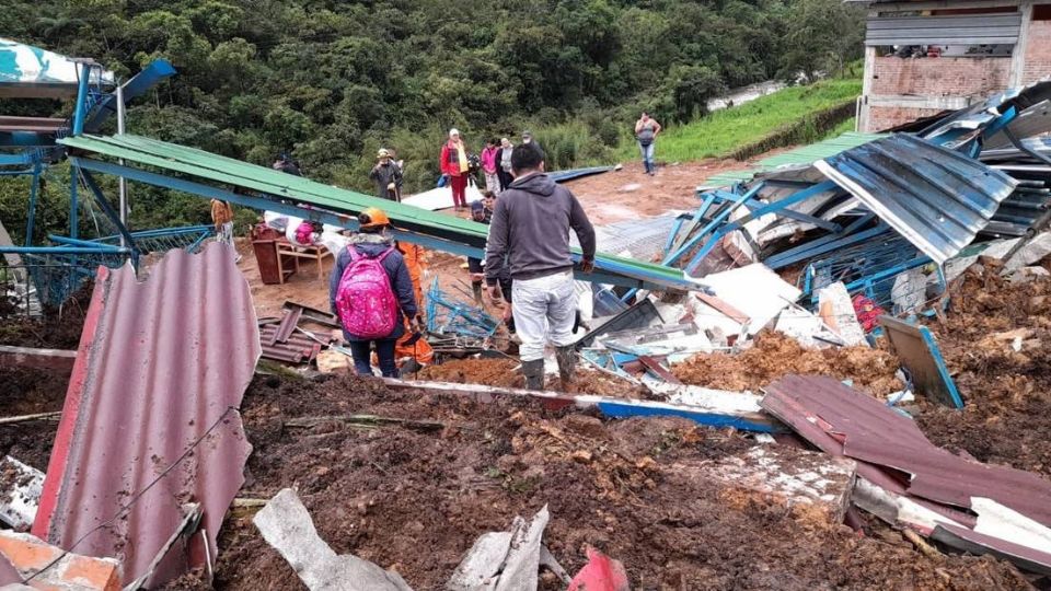 Soldados del Ejército Nacional apoyan a organismos de socorro de Risaralda por el desastre natural en el país latinoamericano