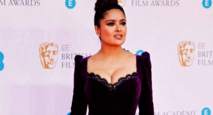 Impacta Salma Hayek con vestido atrevido en los premios BAFTA (FOTO)