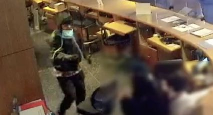 VIDEO: Hombre ataca con cuchillo a tres mujeres en Museo de New York