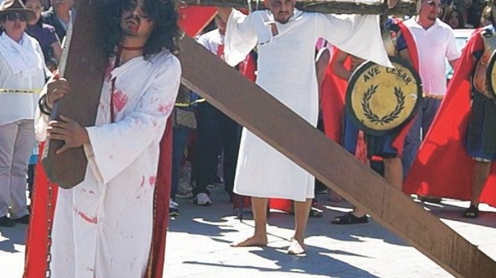 Alistan tradicional Viacrucis