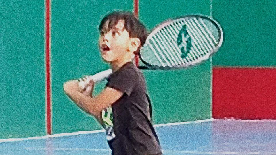 Niños y jóvenes han sido convocados a la clínica de frontenis