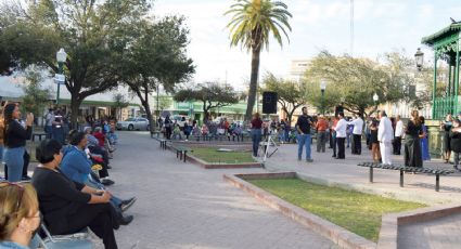 Con danzón llenan de alegría Centro Histórico de Nuevo Laredo