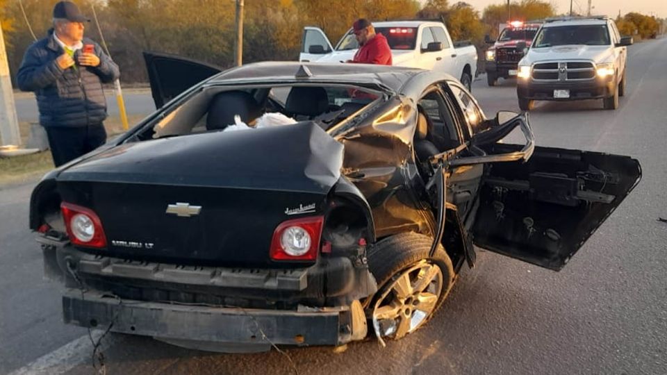 Se reporta que el accidente ocurrió cuando la señora, que viajaba de sur a norte, perdió el control de su auto