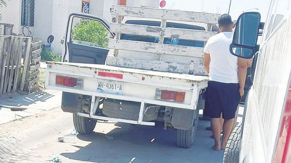 El cuerpo del joven hombre fue encontrado en una camioneta tipo estaquitas