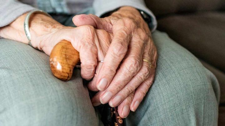 Hombre ataca a su madre de 81 años para robarle la pensión; quería comprar cerveza