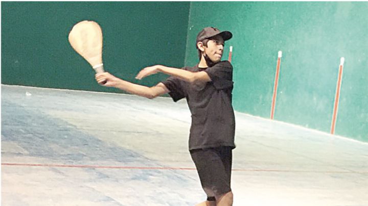Francisco Ángel Ramírez talento local del Frontenis; tiene la mira en la puesta regional.