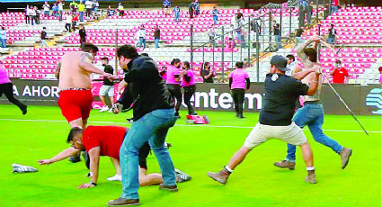 Terror extremo en estadio de futbol; 22 heridos