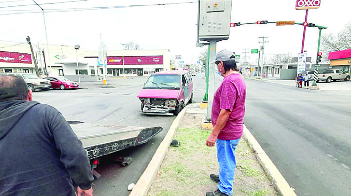 Lo impactan y ya no llega a ‘pulga’