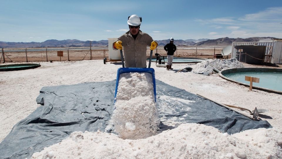 Este mineral se utiliza para fabricar baterías electrónicas