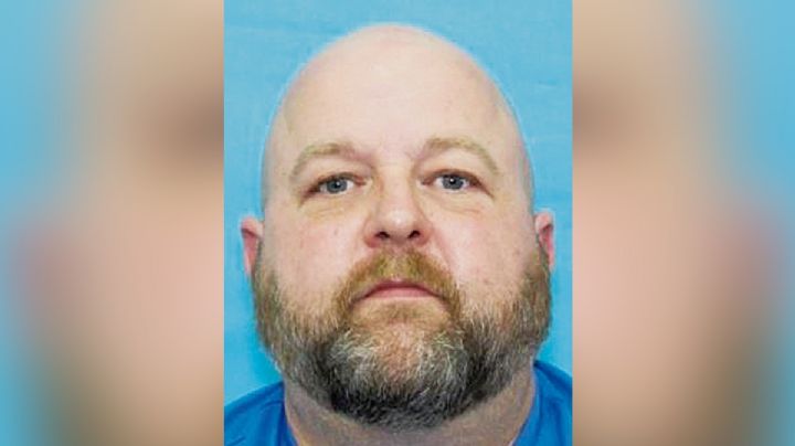 DPS de Texas busca a ex alguacil por abusar de niño; ofrecen recompensa