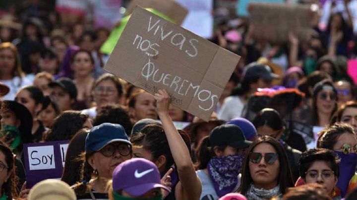VIDEO: feministas resultan heridas al desprenderse techo que vandaleaban