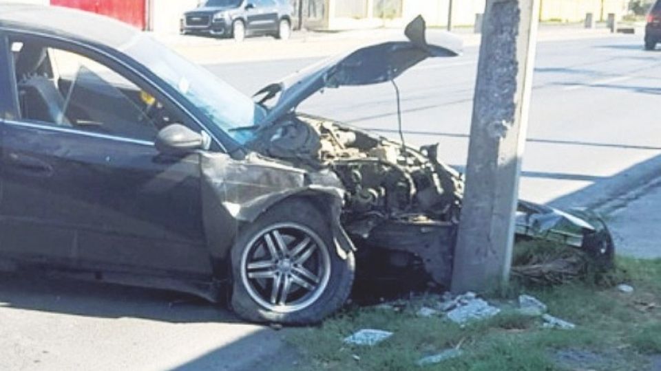 El vehículo en cuestión circulaba de norte a sur por la César López de Lara y una cuadra antes de llegar a 15 de Septiembre