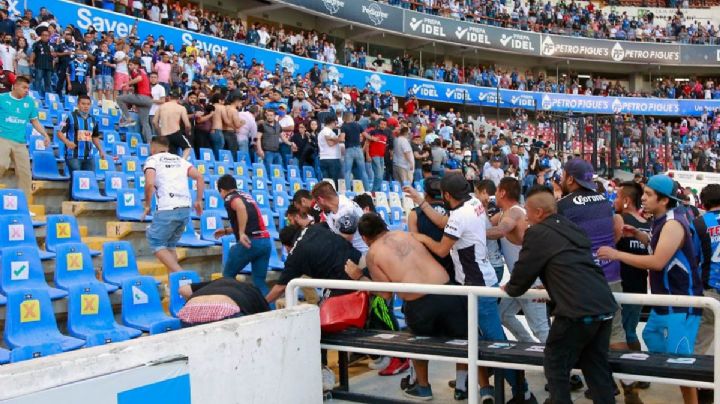 Madre entrega a su hijo a la policía por participar en riña de Querétaro