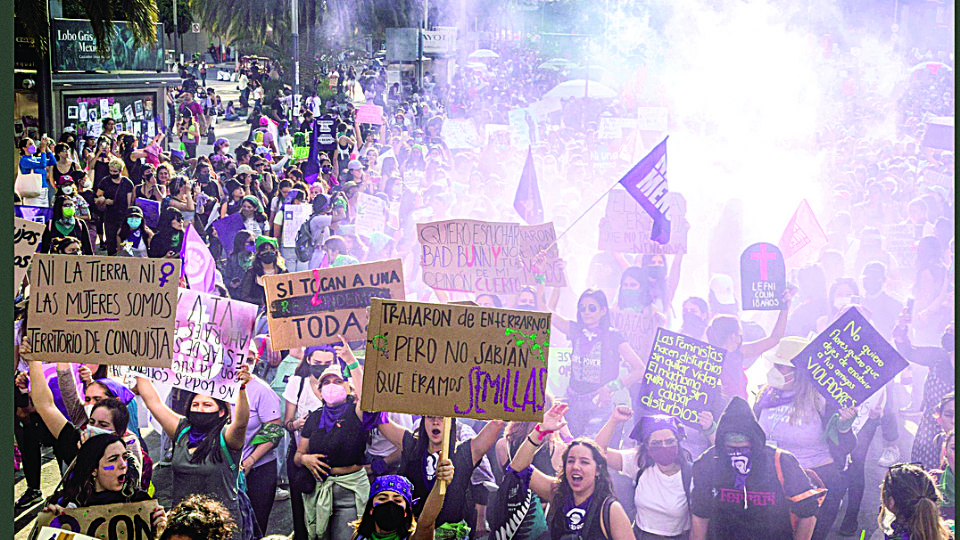 Millones de mujeres salen a las calles para exigir igualdad