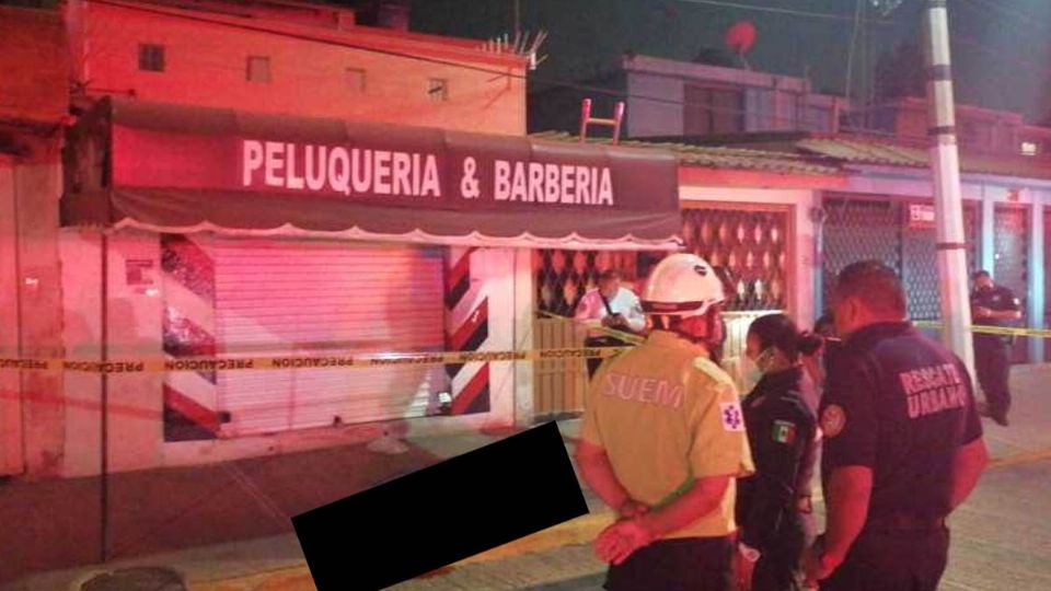 El delincuente que robó a los clientes fue asesinado a tiros fuera de la barbería