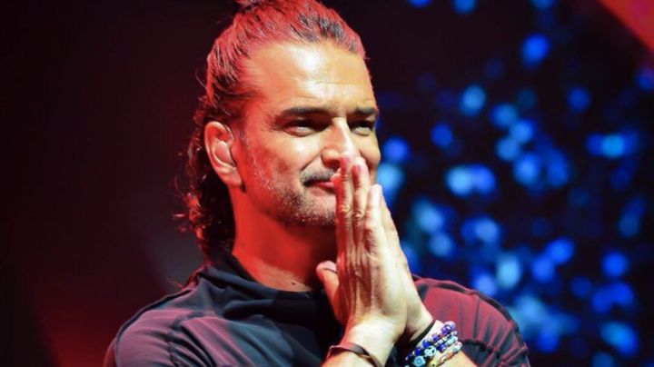 Fan de Ricardo Arjona se quita la ropa en concierto en Dallas