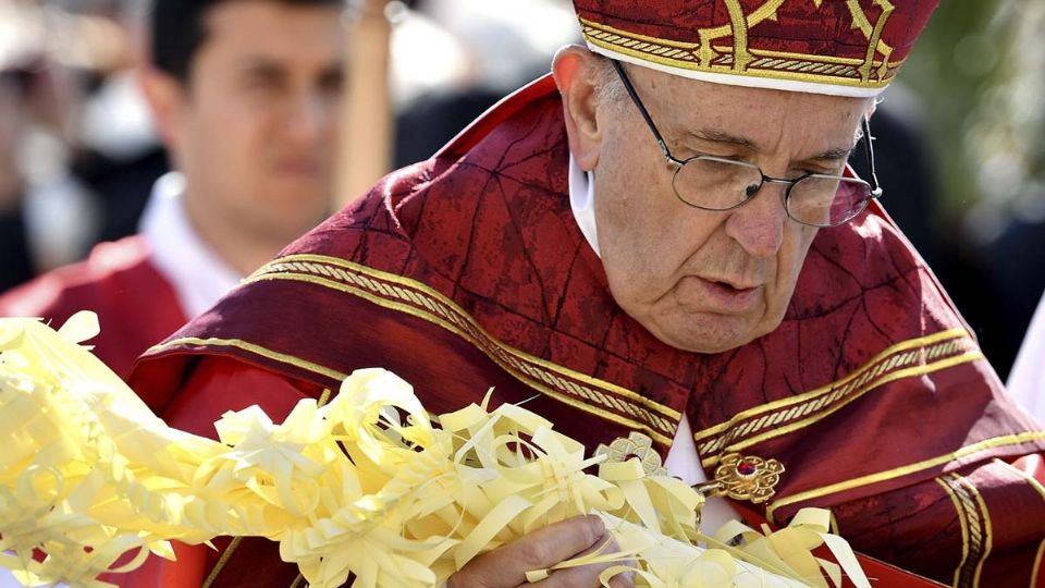 El papa además ha lamentado la muerte injusta de esposos e hijos, refugiados que huían de los bombardeos