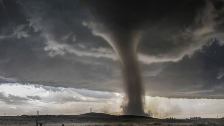 Alertan por posible formación de tornados y granizo gigante en Texas