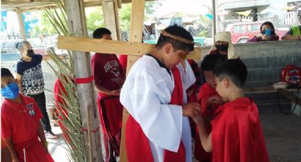 Ciento ochenta niños participan en el viacrucis infantil en la colonias del poniente.