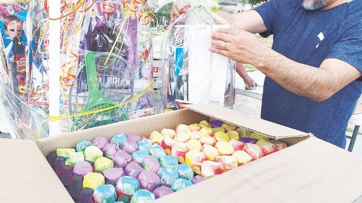 Ponen comerciantes colorido a la Pascua