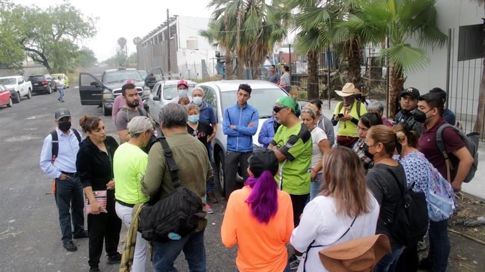 Grupo de personas se dirigen a ese municipio para seguir la búsqeda