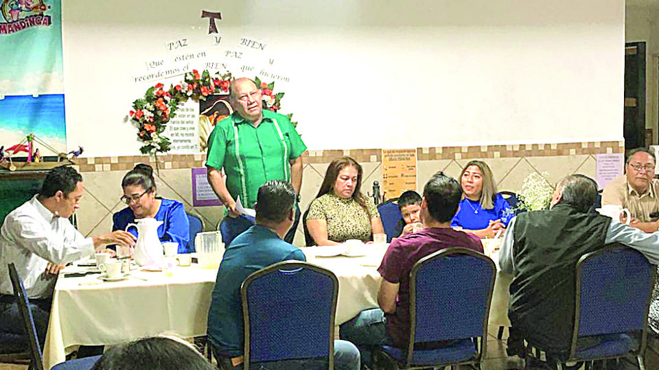 Mestros de educación física se reunieron.