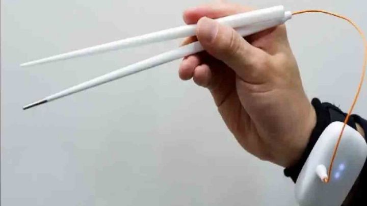 El futuro es hoy: Crean palillos chinos electrónicos para potenciar sabores