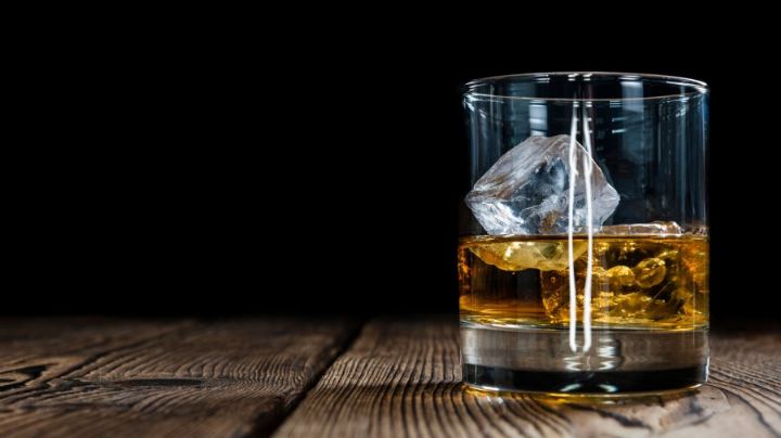 Menor de edad muere por tomar whisky; su abuela la habría obligado