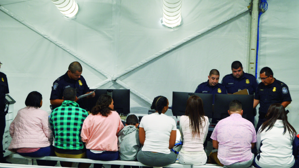 Un agente de la Patrulla Fronteriza fue arrestado por abofetear a un adolescente hondureño en el Centro de Procesamiento Migratorio de Extranjeros Indocumentados en Donna