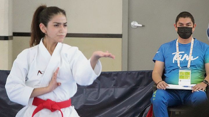 Neolaredense Harumi Villanueva  se cuelga el bronce en Regional de Karate
