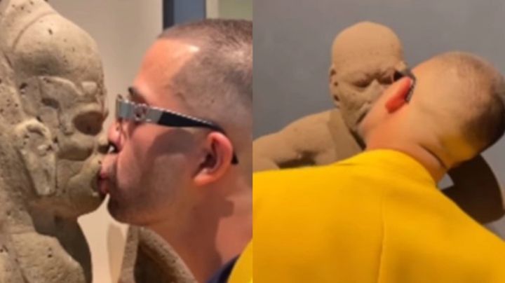Artista lame y besa piezas arqueológicas del MNA; genera polémica en redes sociales