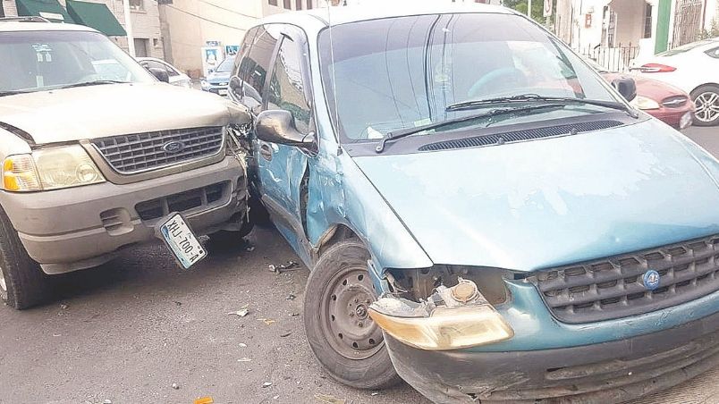 Los agentes de Tránsito descubrieron que Idelfonso manejaba en estado de ebriedad, y ante ello se le trasladó a las oficinas de la corporación para ser sometido a un examen de alcoholemia