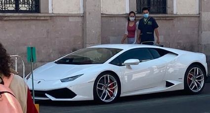 Alcaldesa de Moroleón presume su Lamborghini; dice que lo ganó con el negocio de la ropa