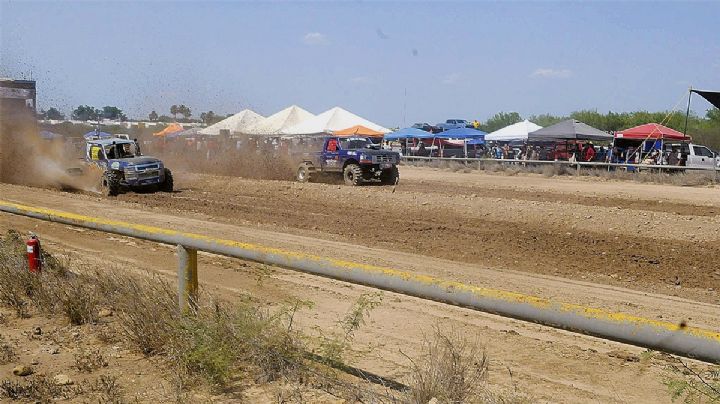 Baten el lodo en Club Zoqueteadas 4x4