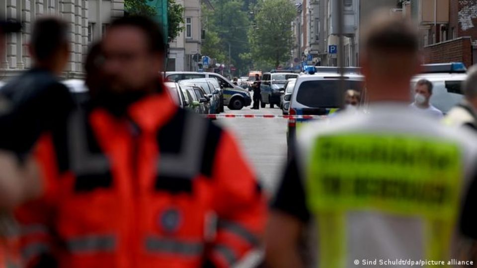 La mujer, empleada del lugar, fue herida por el atacante en una secundaria de Bermerhaven.