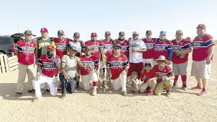 Embisten los Toros al Motel Oasis en Liga Independiente de Beisbol Amateur