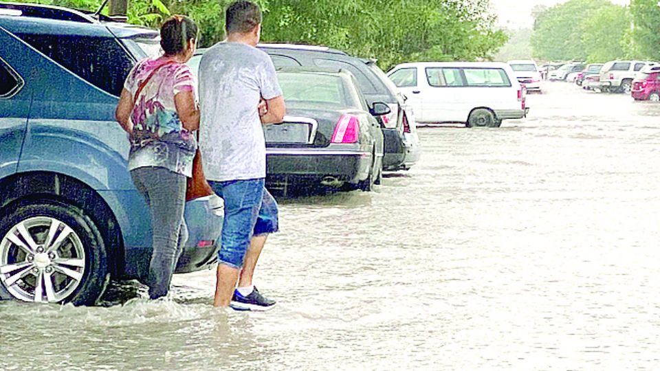 Pese a que se presentaron algunos chubascos, sin duda que aligera
el clima extremo.