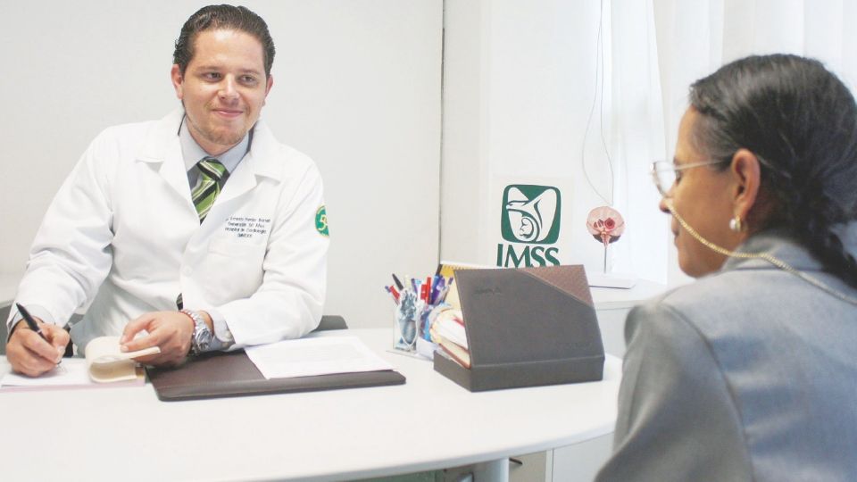 Destacó que, por instituciones, el número de especialistas que se requieren en el Insabi es de 8 mil 272 en 29 estados; el IMSS en Régimen Ordinario, 2 mil 588