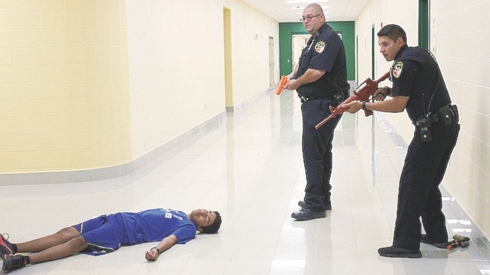 Los policías de los dos distritos escolares de Laredo entrenan para responder a emergencias.