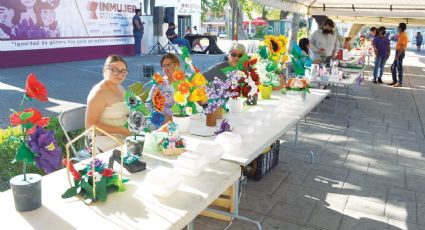 Disfrutan de La Mercadita Feminista del Inmujer