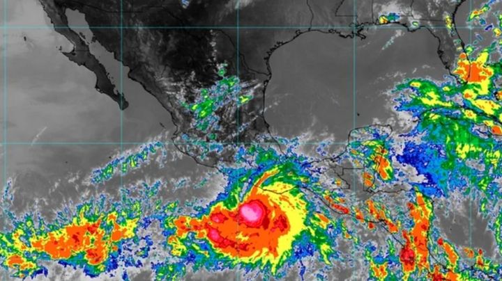Huracán Agatha podría impactar como categoría 3 en Oaxaca
