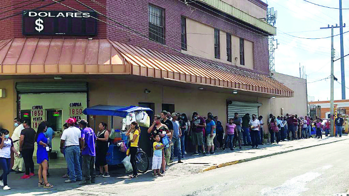 Genera nuevo trámite largas filas en el SAT